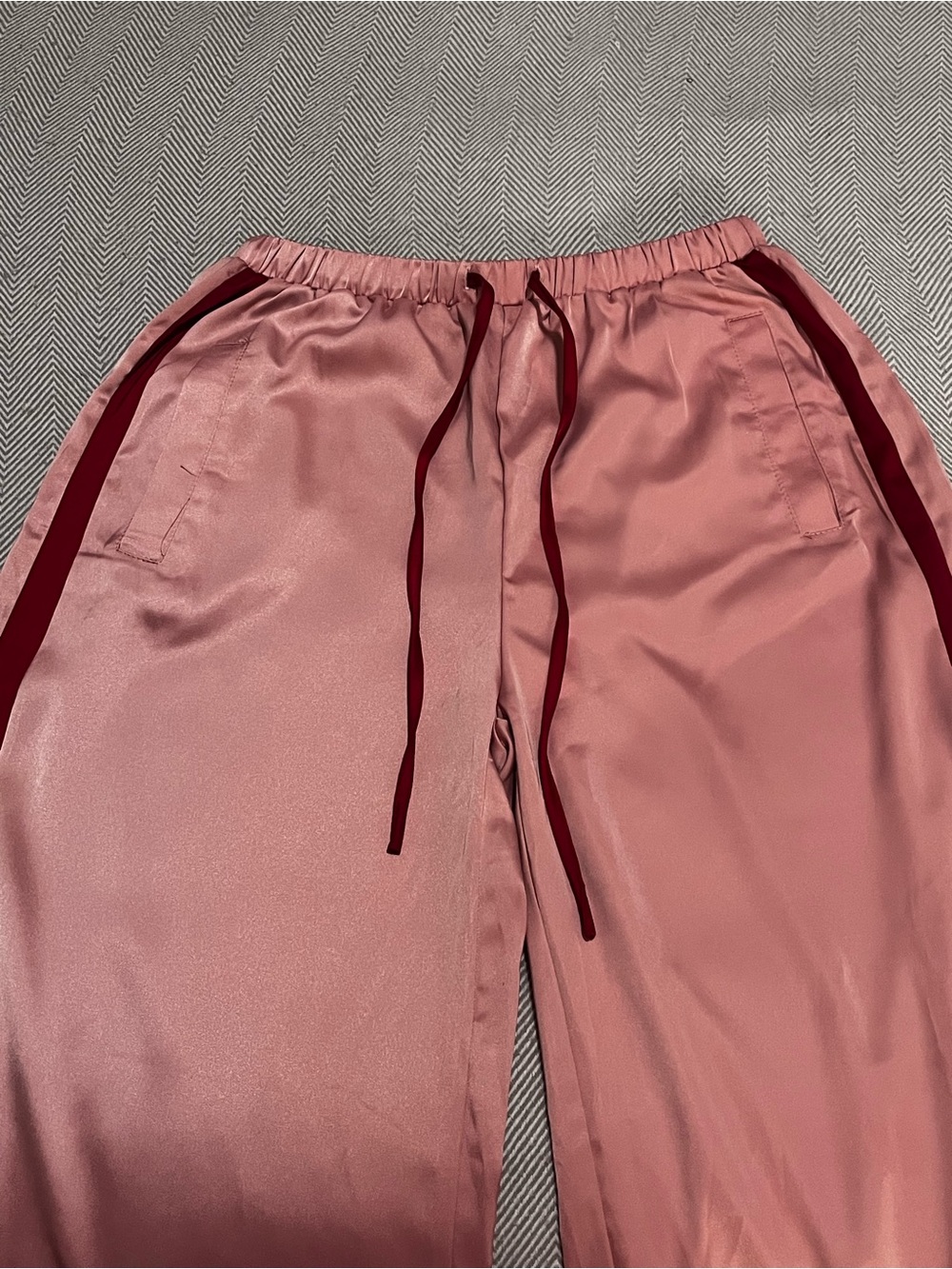 Missguided Pink Satin Wide-Leg Lounge Pants with Burgundy Trim - Picture 5 of 5